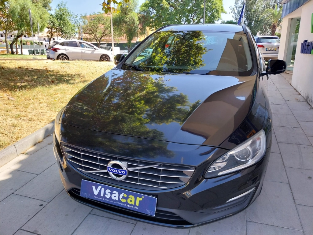 Volvo V60 D2 MOMENTUM